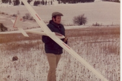 Ray Munro with his ASW 17. He stated that it flew like a manhole cover until he installed flaps